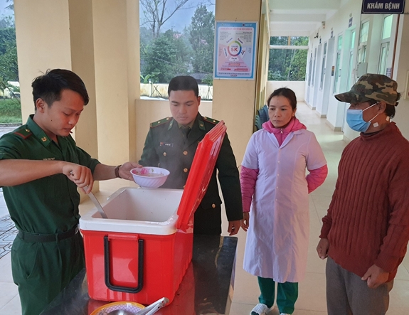 Nồi cháo nghĩa tình của Bộ đội Biên phòng